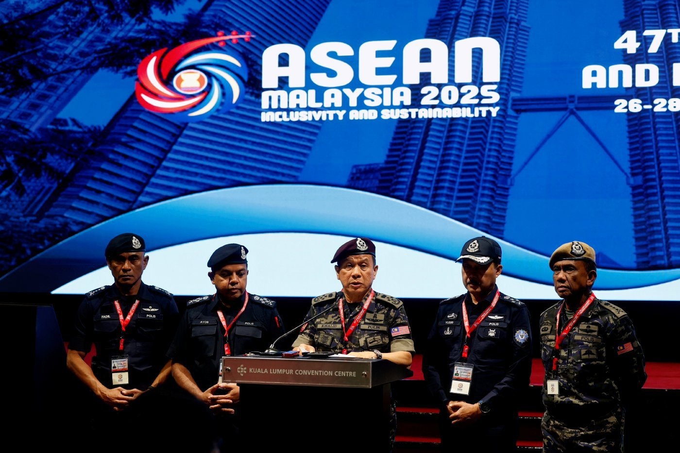 டிரம்ப் வருகையின் போது, கேஎல்சிசியில் கூட வேண்டாம்