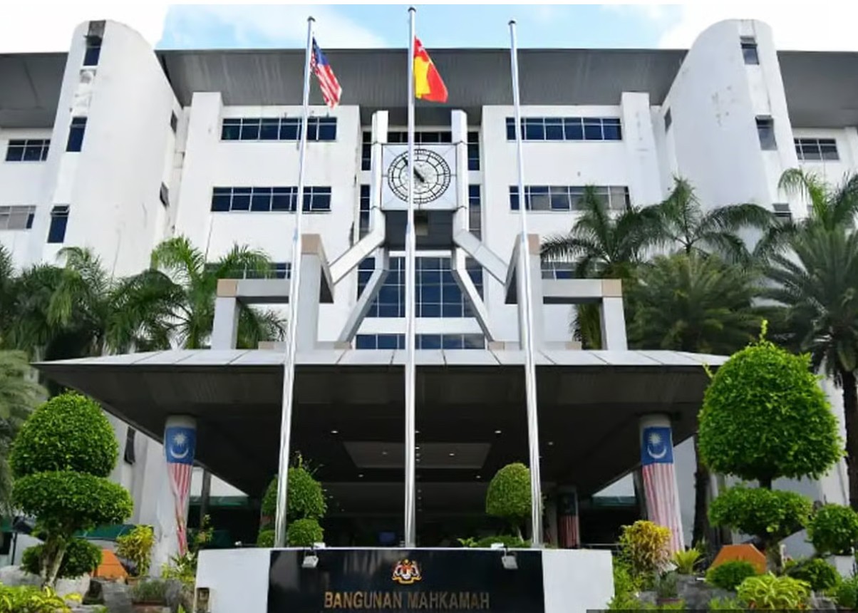 லைசென்ஸின்றி திருமணப் பயிற்சி தன்முனைப்புப் பயிற்சி நடத்தியது: தம்பதியர் மீது குற்றச்சாட்டு