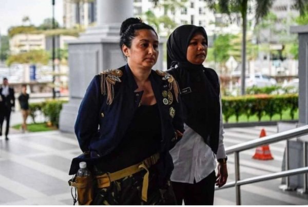 அரசப் பேராளரைத் தொடர்புபடுத்தி பொய்யான திருமணச் சான்றிதழை வெளியிட்ட பெண்ணுக்கு ஓராண்டுச் சிறை