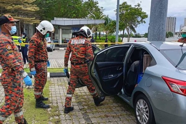 ஆடவர் காரில் இறந்து கிடந்தார்