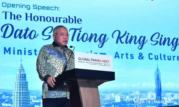 சுற்றுலா அமைச்சர் தியோங் கிங் சிங்கைக் குறைகூறுவதை நிறுத்துவீர்