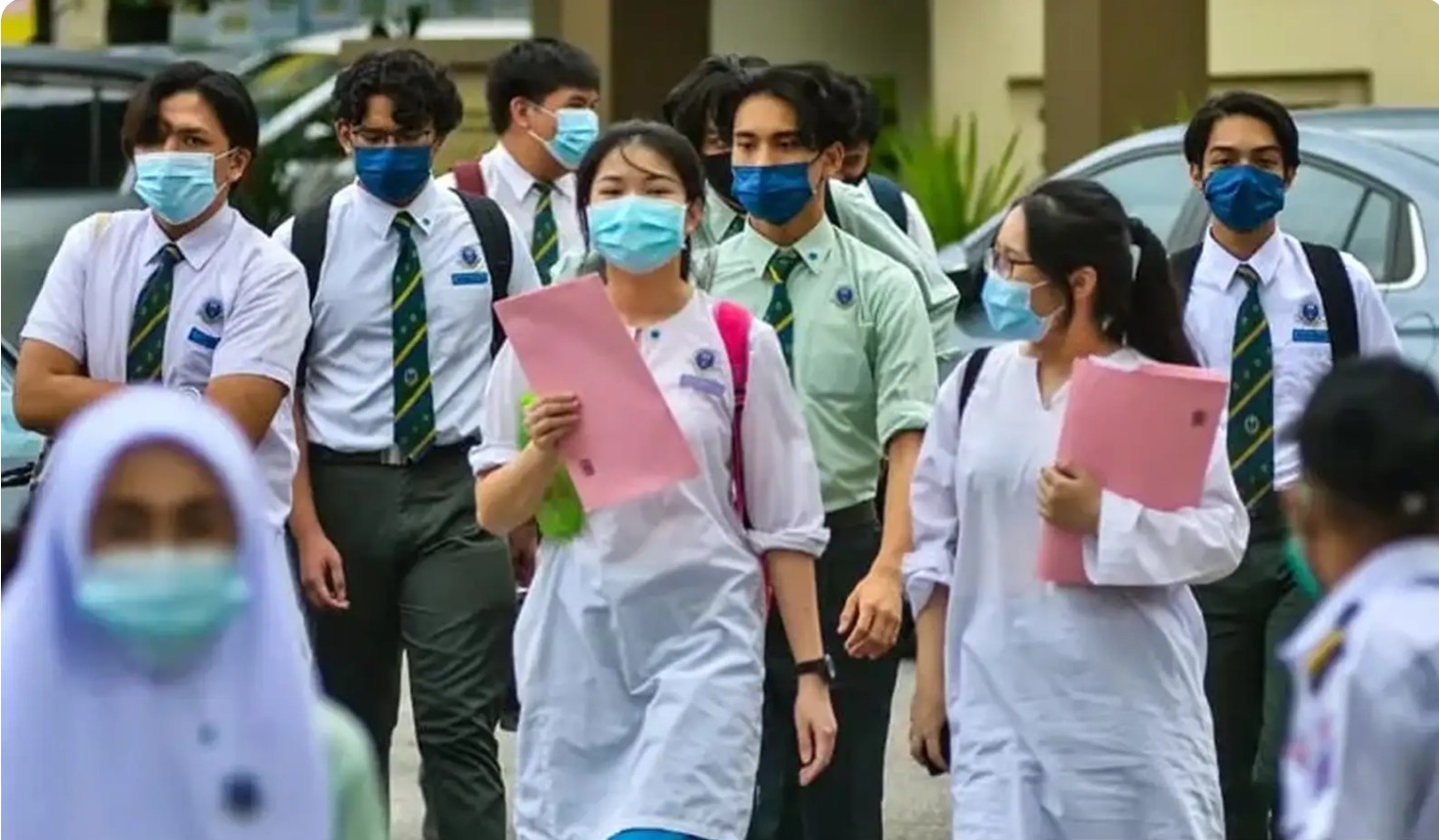 மாணவர்கள் மத்தியில் முகக் கவசம் அணிவதைக் கட்டாயமாக்குவீர்