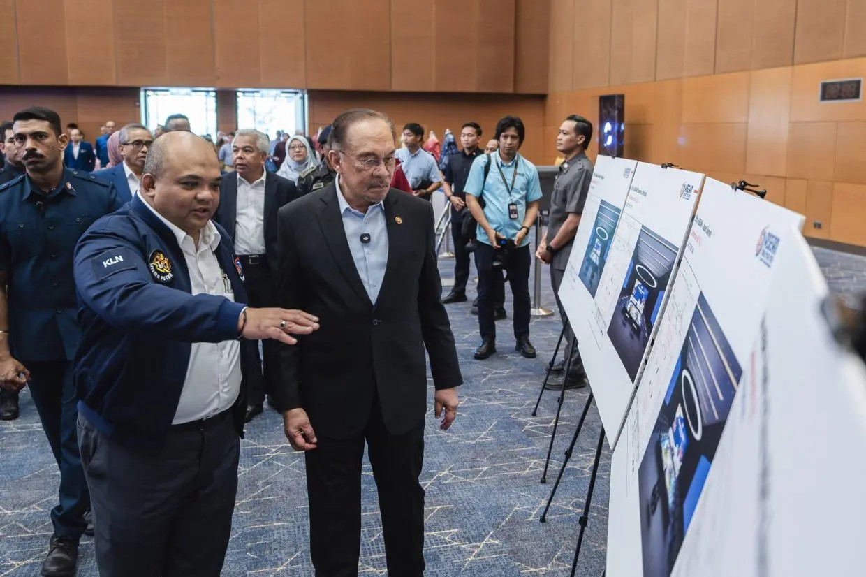 47-வது ஆசியான் உச்சி மாநாடு: பாதுகாப்பு ஏற்பாடுகளை ஆய்வு செய்தார் அன்வார்!