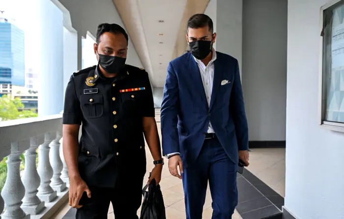 50 மில்லியன் ரிங்கிட் லஞ்சம் கேட்டதாக நிறுவன இயக்குநர் மீது குற்றச்சாட்டு