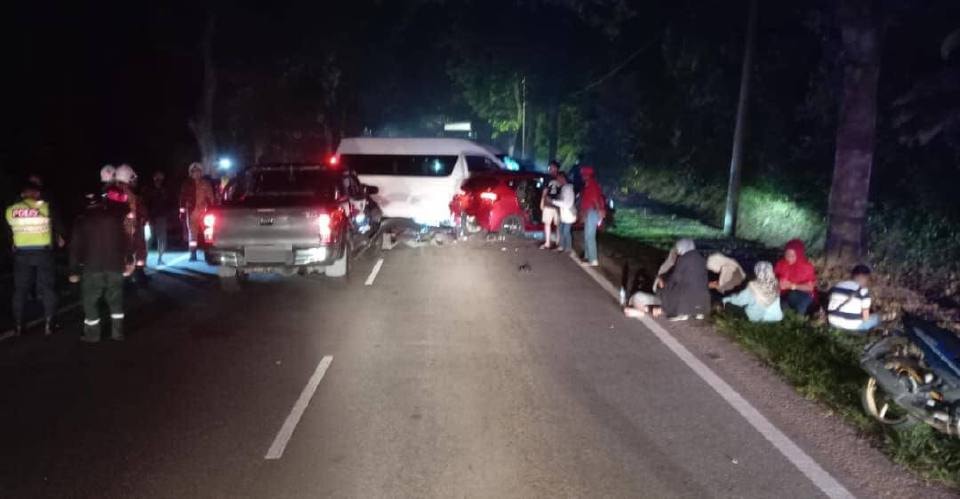 கோர விபத்து! அதிகாலையில் 5 வாகனங்கள் மோதிச் சின்னாபின்னம்! ஒரு பெண் பலி, 5 பேர் படுகாயம்!