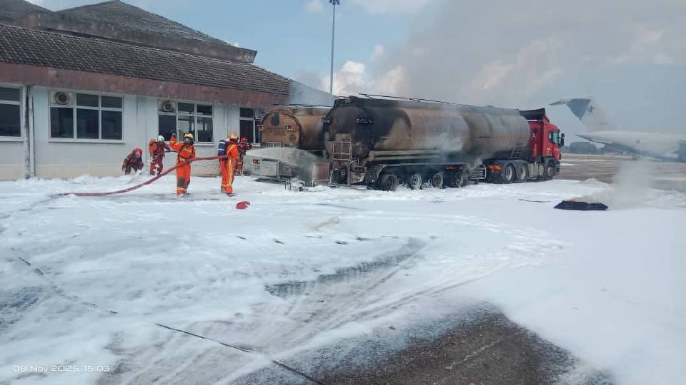 3 டெங்கர் லோரிகள் முற்றாக அழிவதிலிருந்து காப்பாற்றப்பட்டன