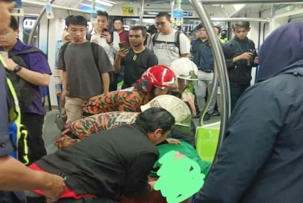 மோனோரயில் தொழில்நுட்ப கோளாற்றில் சிக்கியது: நூற்றுக்கும் மேற்பட்ட பயணிகள் பரிதவிப்பு