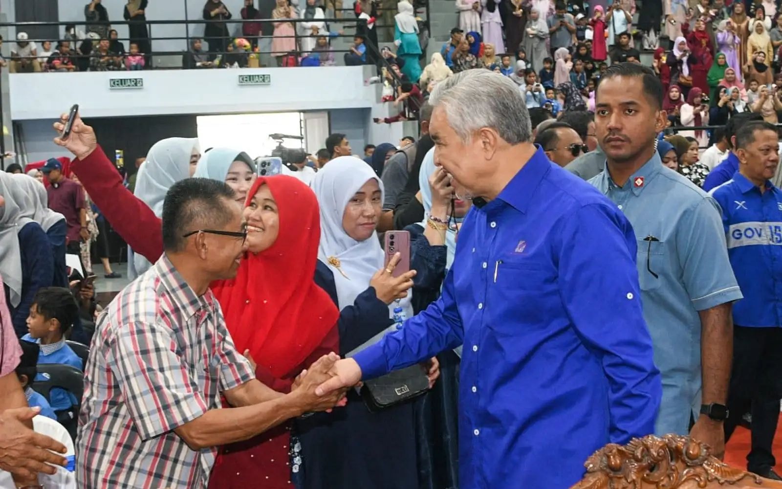 கட்சித் தாவலில் ஈடுபட்டால் 50 மில்லியன் ரிங்கிட் அபராதம் – பிஎன் வேட்பாளர்களுக்கு ஸாஹிட் எச்சரிக்கை!