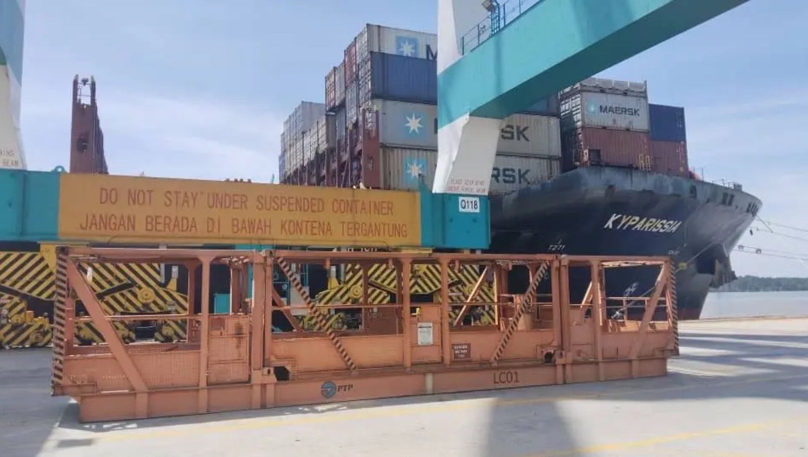 ஜோகூரில் கொள்கலன் கப்பலில் தீ: மூவர் உயிரிழந்தனர்