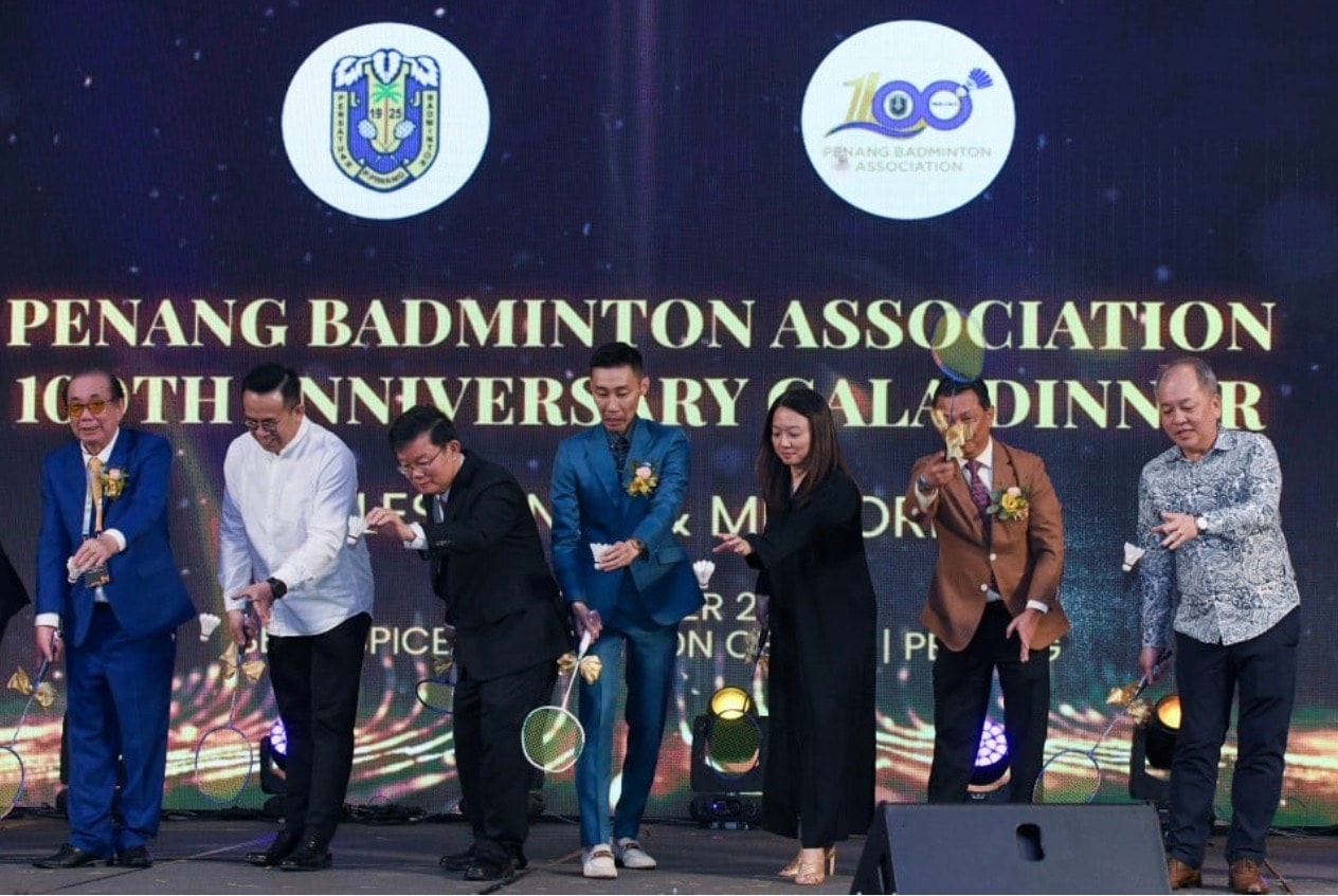 பேட்மிண்டன் vs கால்பந்து: "பூப்பந்திற்கே அதிக முக்கியத்துவம்!" - அமைச்சர் ஹன்னா இயோ தகவல்!