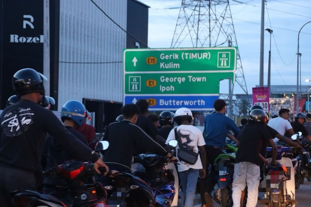 சோதனையின் போது தப்ப முயன்ற 33 மோட்டார் சைக்கிளோட்டிகள் கைது