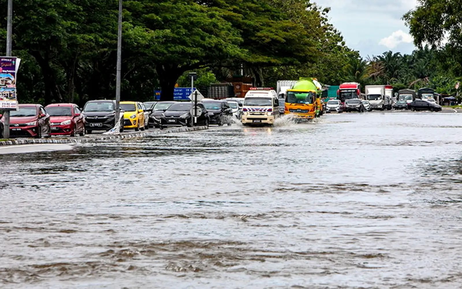 8 மாநிலங்களில் வெள்ளத்தால் பாதிக்கப்பட்டோரின் எண்ணிக்கை 10,750 ஆக உயர்ந்துள்ளது