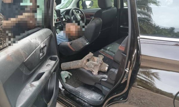 இரும்பு உருளை கழன்று காரில் மோதியதில் முதியவர் மரணம்