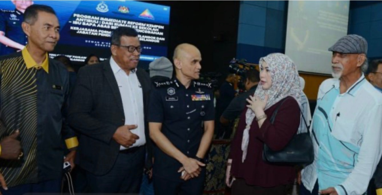 பள்ளிகளில் பிரம்படித் தண்டனை முறை மீண்டும் நடைமுறைப்படுத்தப்பட வேண்டும்