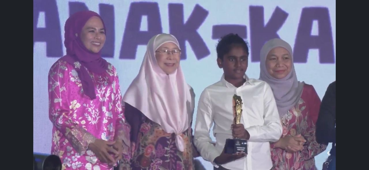 இளம் எழுத்தாளர் கிரிஷ் ஹரன் நாயருக்கு சிறப்பு விருது