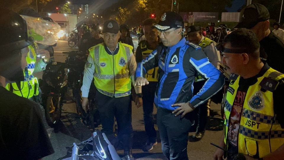 சட்டத்தை சவால் செய்த பைக் மாஃபியா! 350 பேர் அதிரடிக் கைது!