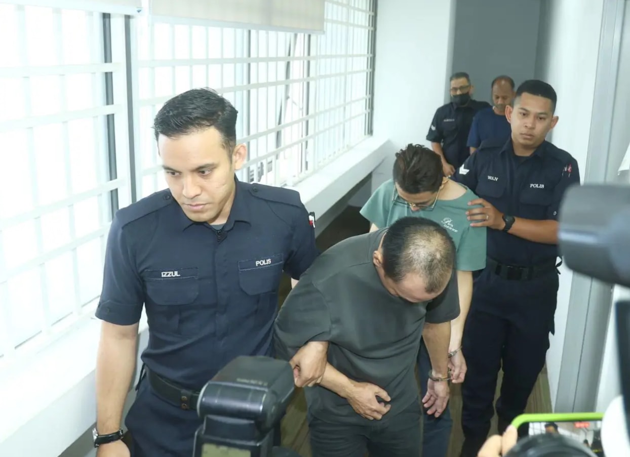 போலீஸ்காரர்களைப் போல் ஆள்மாறாட்டம் செய்த இருவர் மீது குற்றச்சாட்டு