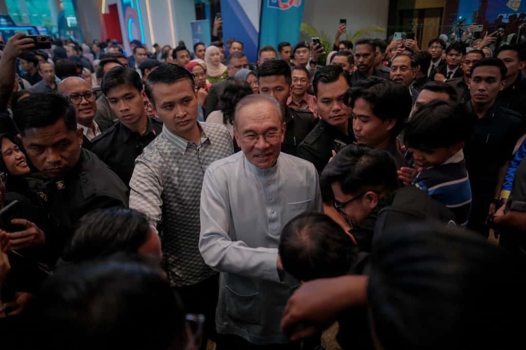 அமைச்சரவை மாற்றம்: அன்வார் கருத்துரைக்க மறுப்பு