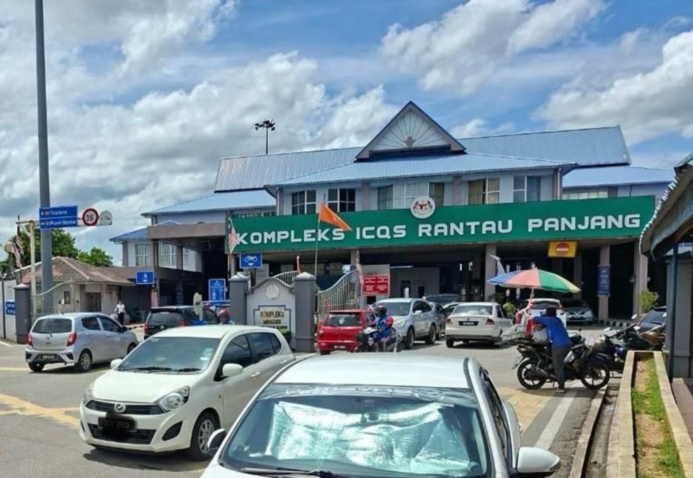 மலேசியா - தாய்லாந்து எல்லையைச் சட்டவிரோதமாகக் கடக்கும் போலி 'VIP'-க்கள் - வெளிச்சத்திற்குக் கொண்டு வந்தது கிளந்தான் போலீஸ்!