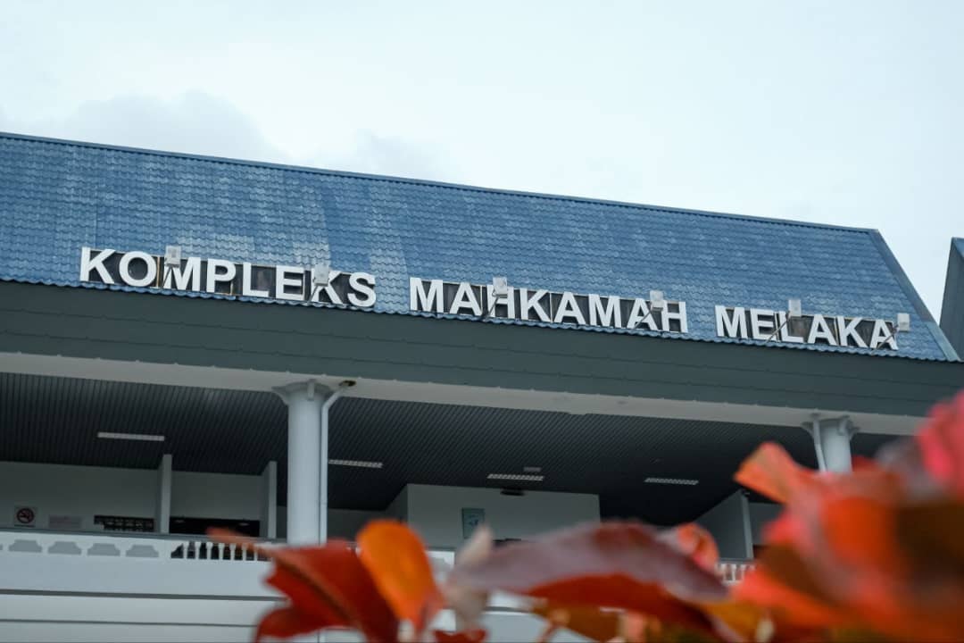 கலர் பென்சிலைத் தொலைத்ததற்காக சிறுவன் சித்ரவதை – வளர்ப்புப் பெற்றோர் மீது குற்றம் சாட்டப்பட்டது!