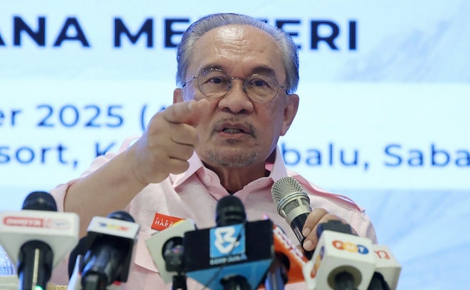 போதைப் பொருள் கடத்தல்: 20 ஆண்டுகளாக நடவடிக்கை இல்லை! பிரதமர் அன்வார் சினமடைந்தார்!