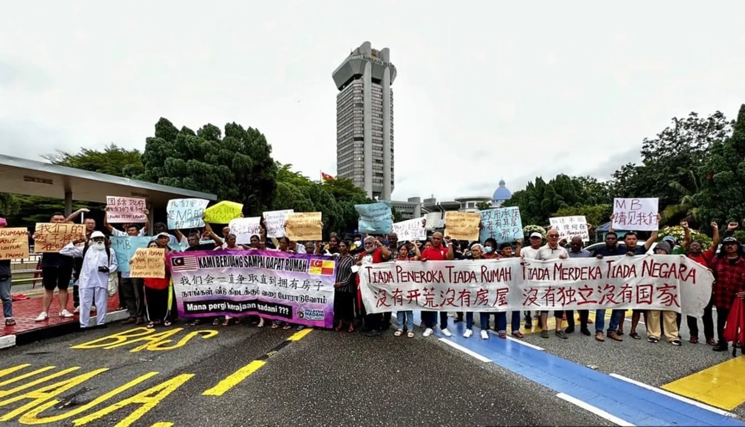 கம்போங் ஜாலான் பாபான் மக்கள் இழப்பீடு கோரி அமைதி ஆர்ப்பாட்டம்