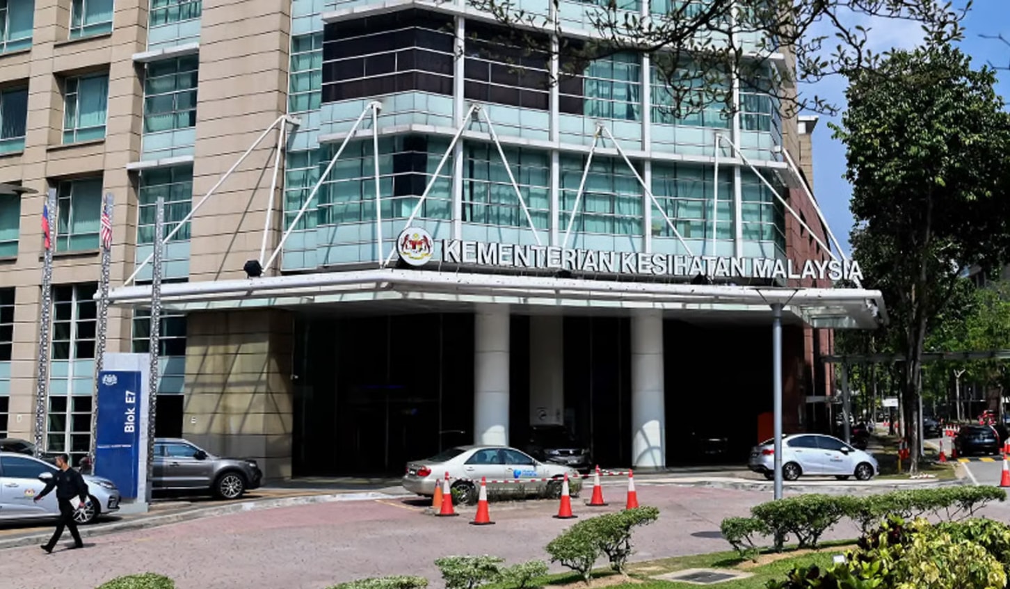 இரு வகை ஒப்பனைப் பொருட்களைச் சுகாதார அமைச்சு தடை செய்துள்ளது