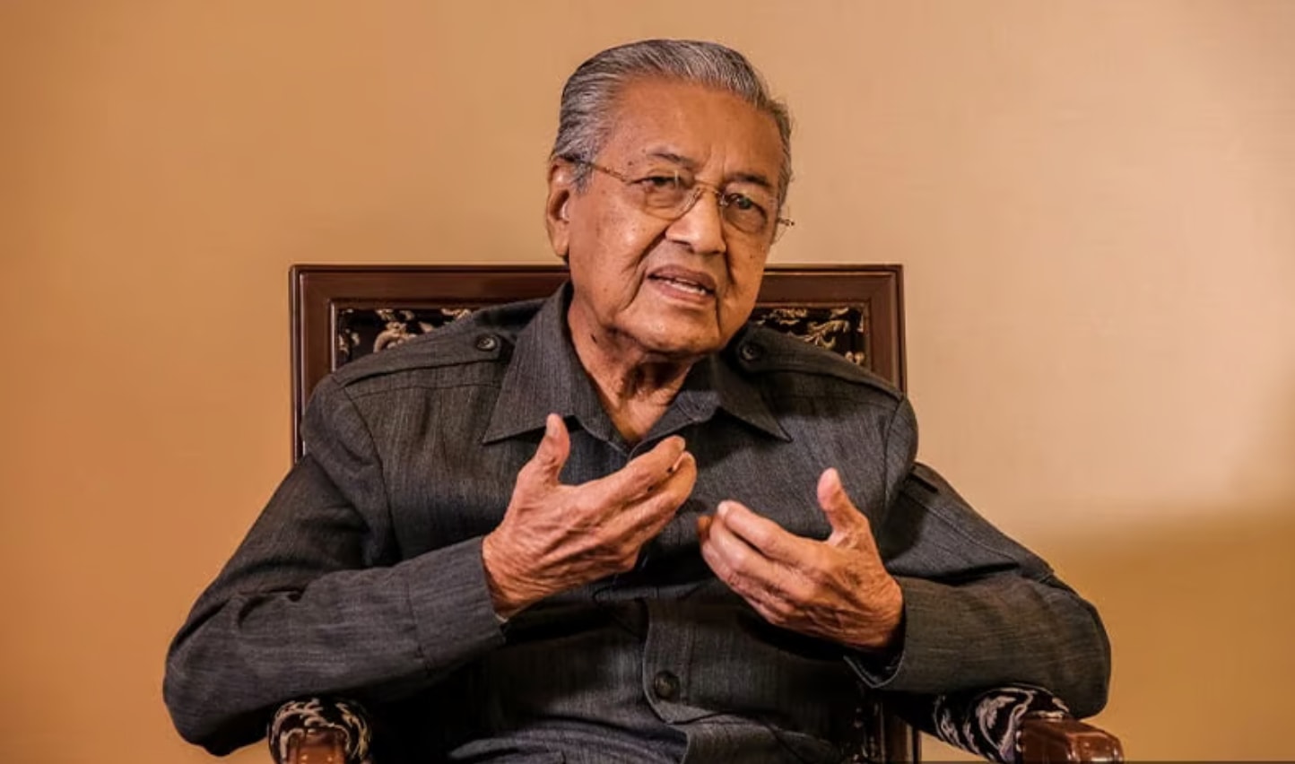 "நான் பதவி விலகிய பிறகு அம்னோ துண்டு துண்டாகி விட்டது" - மகாதீர் வருத்தம்