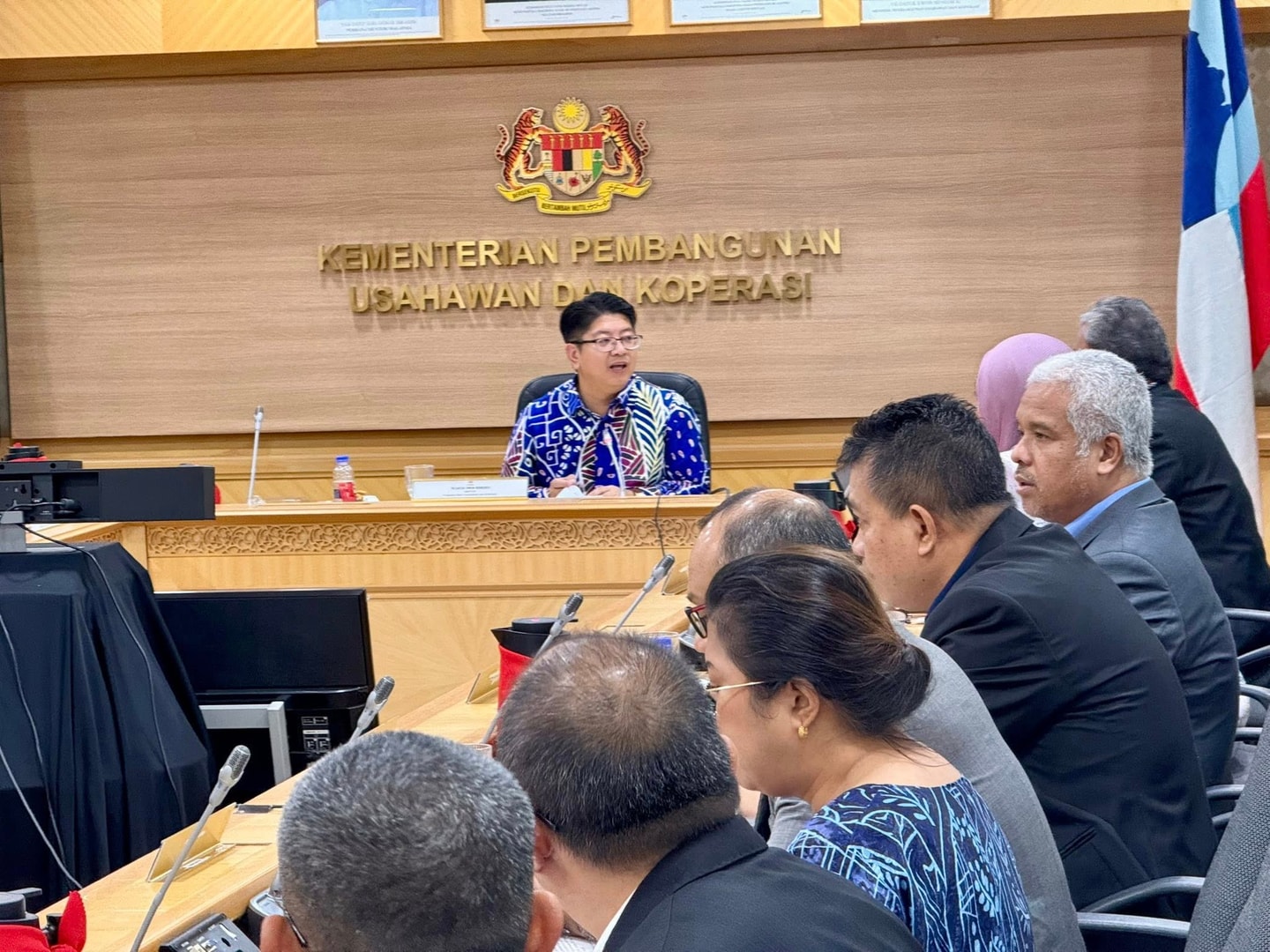 டத்தோ எவோன் பெனெடிக் அமைச்சர் பதவிலிருந்து விலகலாம்