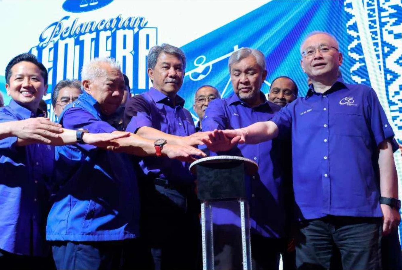 வேட்பாளர்களை அறிவித்தது தேசிய முன்னணி