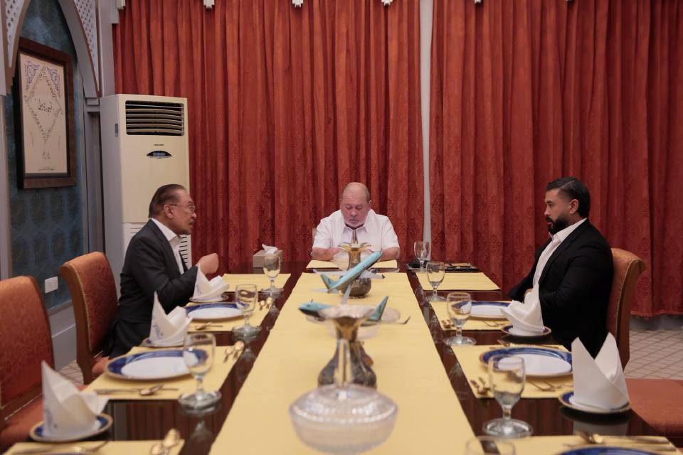 பொருளாதாரம் குறித்து விவாதிக்க மாமன்னரைச் சந்தித்தார் பிரதமர்