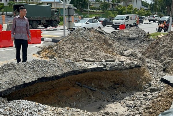 புதைகுழி ஏற்பட்டதற்கு நிலத்தடியில் உள்ள நீர் ஓட்டமே காரணம்