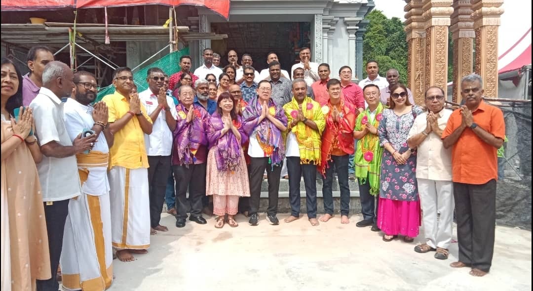 பினாங்கு, ஸ்ரீ கணேசர் ஆலய கும்பாபிஷேகத் திருப்பணிக்கு துணை நிதி அமைச்சர் லிம் ஹுய் இங் ஒரு லட்சம் ரிங்கிட் நிதி உதவி