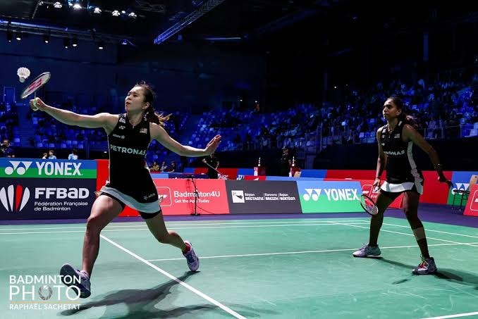 இறுதியாட்டத்தில் பெர்லி டான்-எம்.தீனா