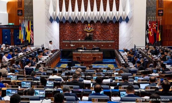 மலாய்க்காரர்கள் கப்பல் கட்டுமான விவகாரம்: மக்களவையில் பரபரப்பாக விவாதிக்கப்பட்டது