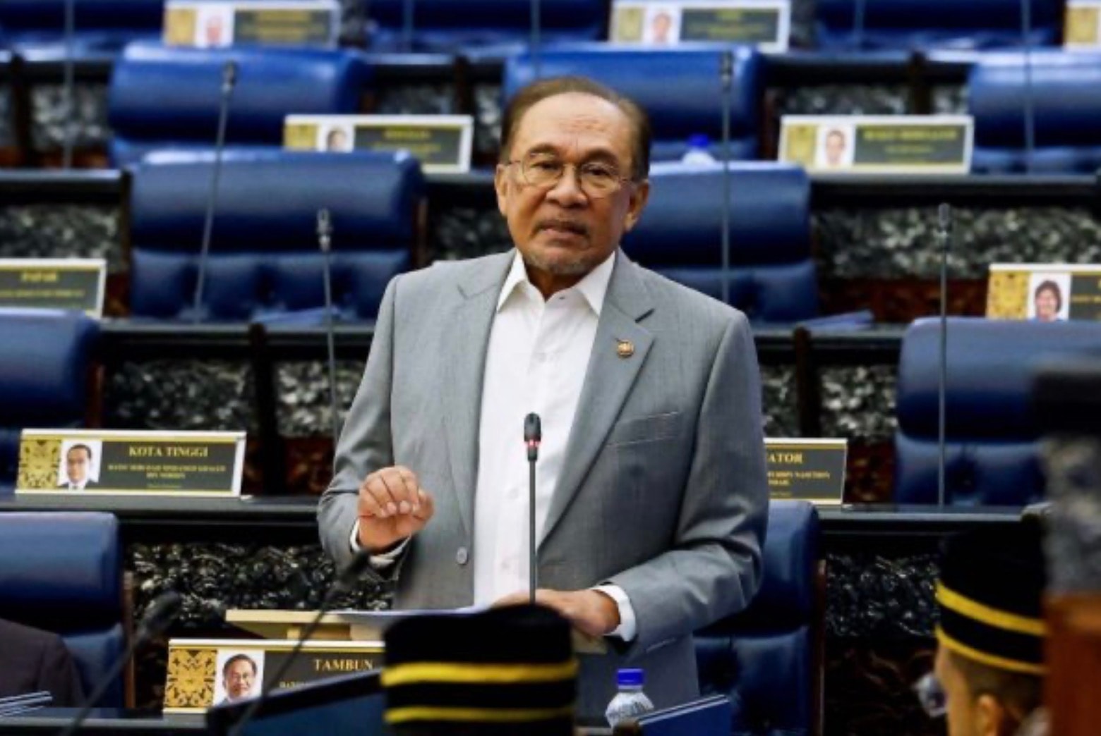 வெள்ளத்தால் பாதிக்கப்பட்ட பொது அடிப்படை கட்டமைப்பு வசதிகளை சீர்படுத்த 500 மில்லியன் ரிங்கிட் நிதி ஒதுக்கீடு: பிரதமர் அறிவிப்பு