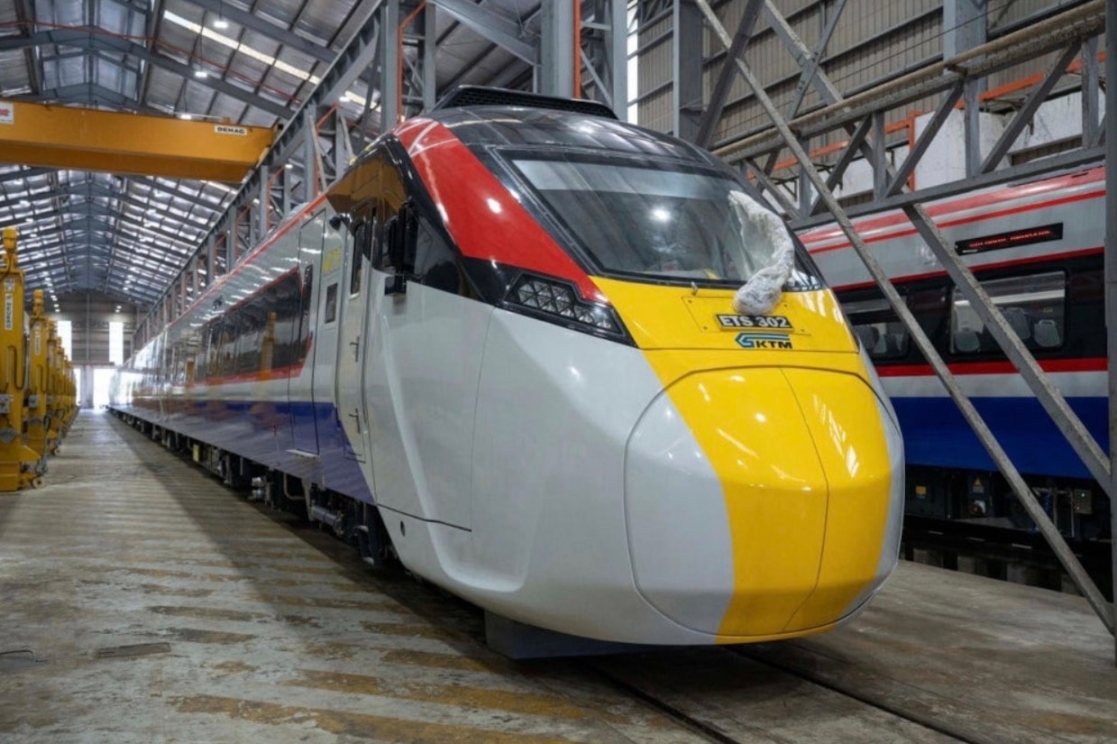 கேஎல் - ஜோகூர் இடையிலான மின்சார ரயிலின் முன்னோட்டப் பயணம் துவங்கியது