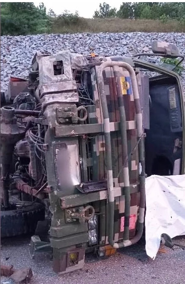 இராணுவ லோரியை மோதிய காரில் போதைப் பொருள் கண்டுபிடிப்பு