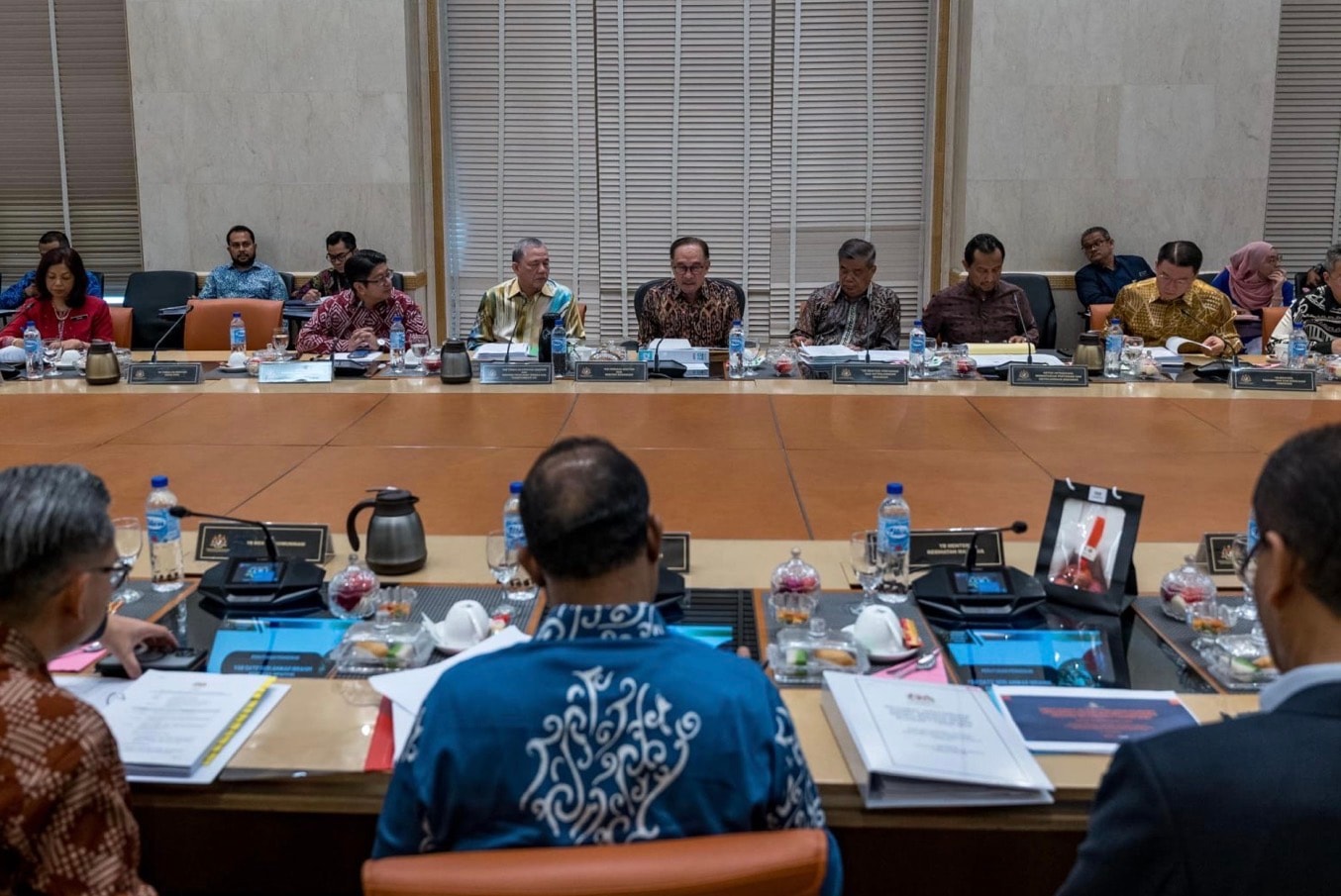 மூன்று அமைச்சர்களின் செனட்டர் பதவிக் காலம் நீட்டிக்கப்படுகிறது