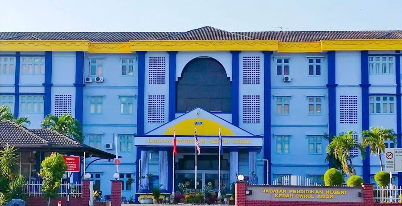 பாலியல் ஒழுக்கக்கேடான நடவடிக்கை: இரு ஆசிரியர்கள் பணியிடை நீக்கம்