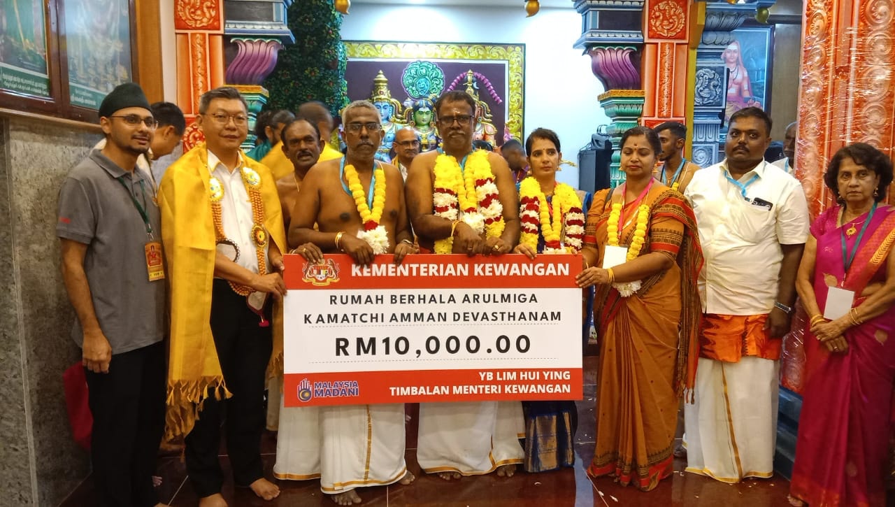 வெகு விமரிசையாக  நடைபெற்றது பினாங்கு  அருள்மிகு காமாட்சி அம்மன் தேவஸ்தான மகா கும்பாபிஷேகம் 