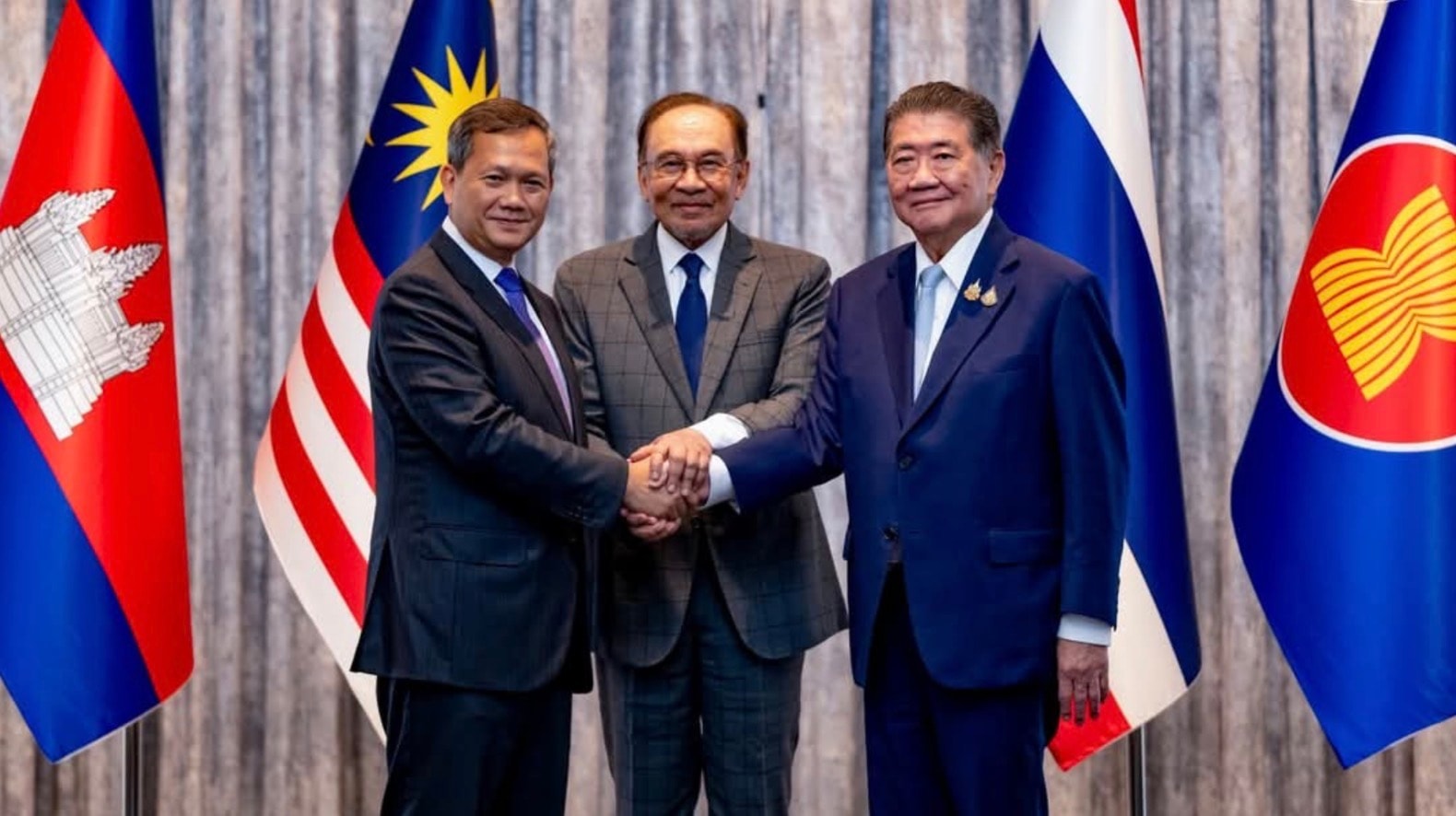 பிரதமர் அன்வார் இப்ராகிமின் அதிரடித் தூதரக முயற்சி: தாய்லாந்து - கம்போடியா மோதலுக்கு முற்றுப்புள்ளி விழுமா?