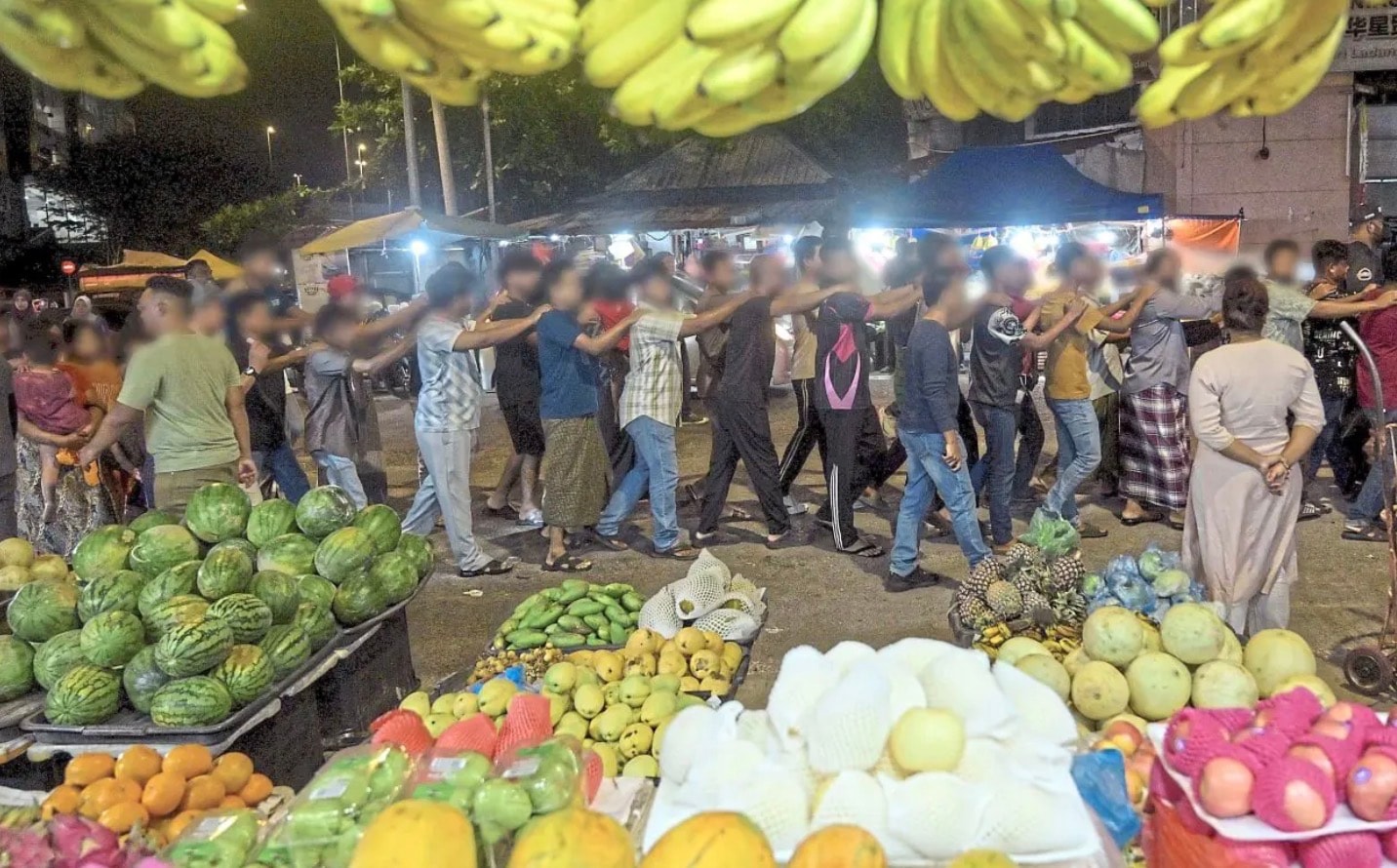 செலாயாங் பாருவில் அதிரடிச் சோதனை: 843 சட்டவிரோதக் குடியேறிகள் கைது