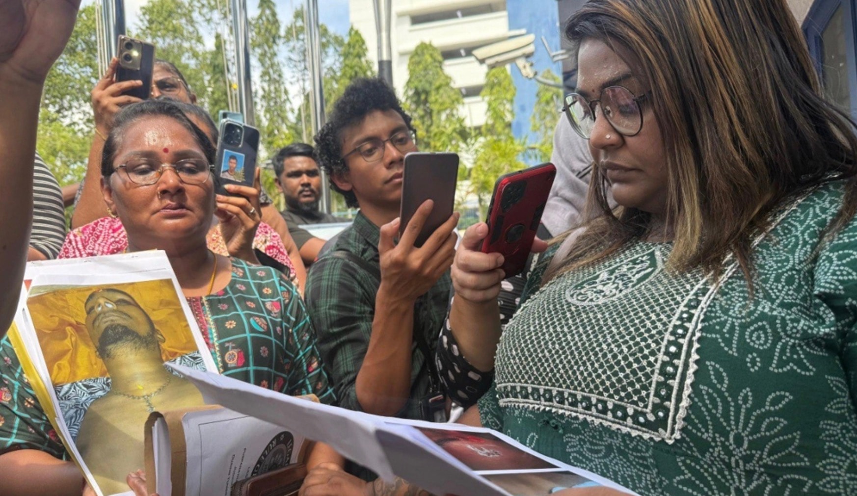 மூவர் சுட்டுக் கொல்லப்பட்ட சம்பவம்: ஆடியோ பதிவு, புக்கிட் அமானிடம் ஒப்படைப்பு