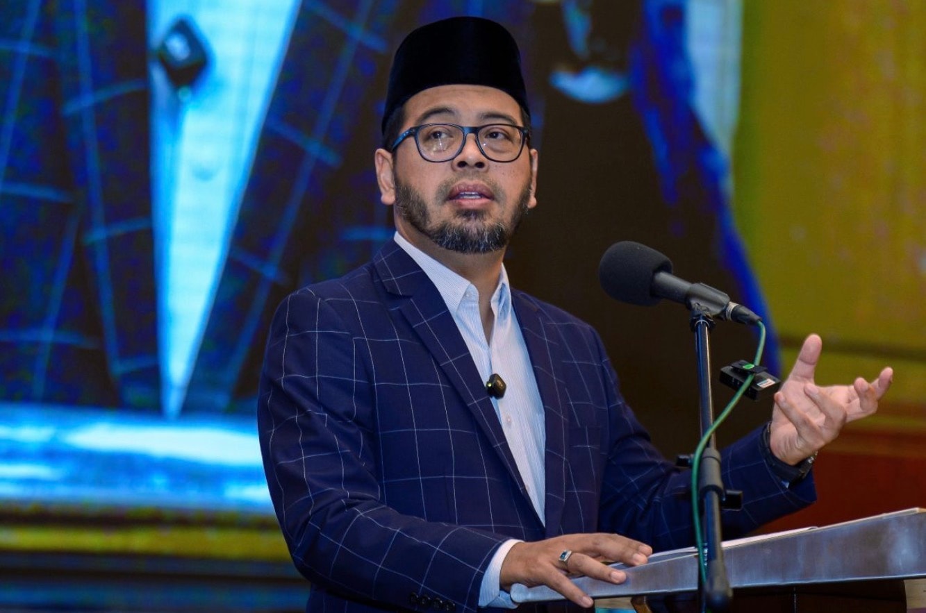 ஹிஜாப் உடையில் மது அருந்திய நபர்: விசாரணை நடத்த கூட்டரசுப் பிரதேச சமய இலாகாவிற்கு உத்தரவு