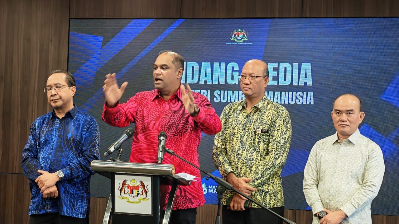 HRDcorp மூலம் இந்திய இளம் தொழில்துறையினருக்கு சிறப்புப் பயிற்சி: மனித வள அமைச்சராகப் பணியைத் தொடங்கிய டத்தோ ஶ்ரீ ரமணன் உறுதி