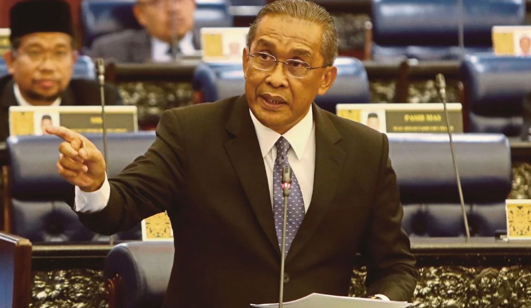 தக்கியுடின் ஹசானை மக்களவையிலிருந்து  இடை நீக்கம் செய்வது மீதான தீர்மானம் ஒத்திவைப்பு