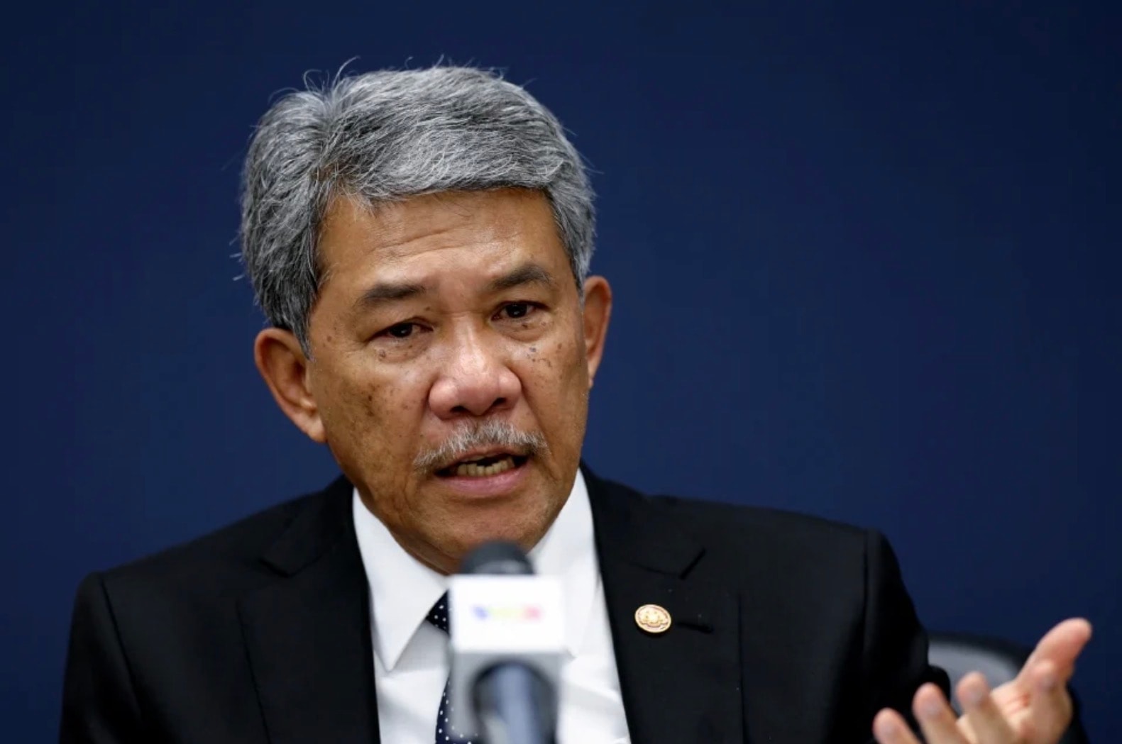 அரசாங்கத்தைக் கட்டாயப்படுத்த வேண்டாம்