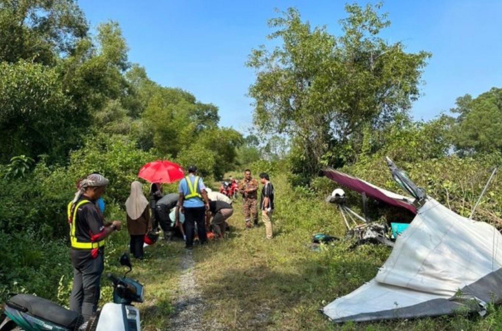 இலகு ரக விமானம் விபத்துக்குள்ளானது: இருவர் காயமுற்றனர்