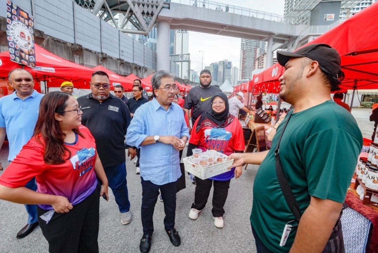 "இது ஒன்றும் உணவகம் அல்ல, மக்களின் வீடு!" - சுங்கை பாரு விவகாரத்தில் ஜோஹாரி அப்துல் கானி ஆவேசம்!